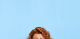 Adet Öncesi ve Hamilelik Belirtilerinin Karşılaştırılması: Kadınların Sık Sorduğu Sorular ve Bu Belirtilerin Farklılıkları Üzerine Bir İnceleme Adet öncesi belirtiler ve hamilelik belirtileri karşılaştırması